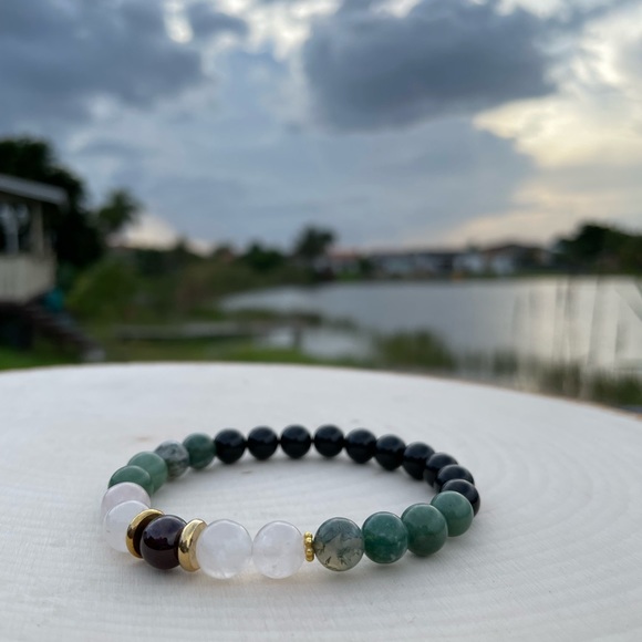 Green Moss Agate Onyx Rose quartz Garnet stretch beaded bracelet. 8 mm stones - Picture 3 of 5